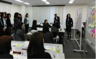 女性活躍推進の研修の様子