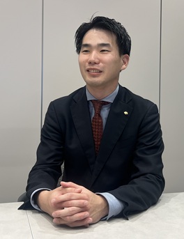 森塚 翔 法人営業本部 ｱｾｯﾄ営業四部営業一課 ﾒｲﾝﾌﾟﾚｰﾔｰ